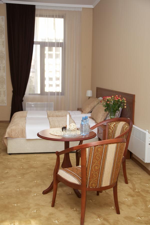 Dioskuria Hotel Sukhumi Bagian luar foto