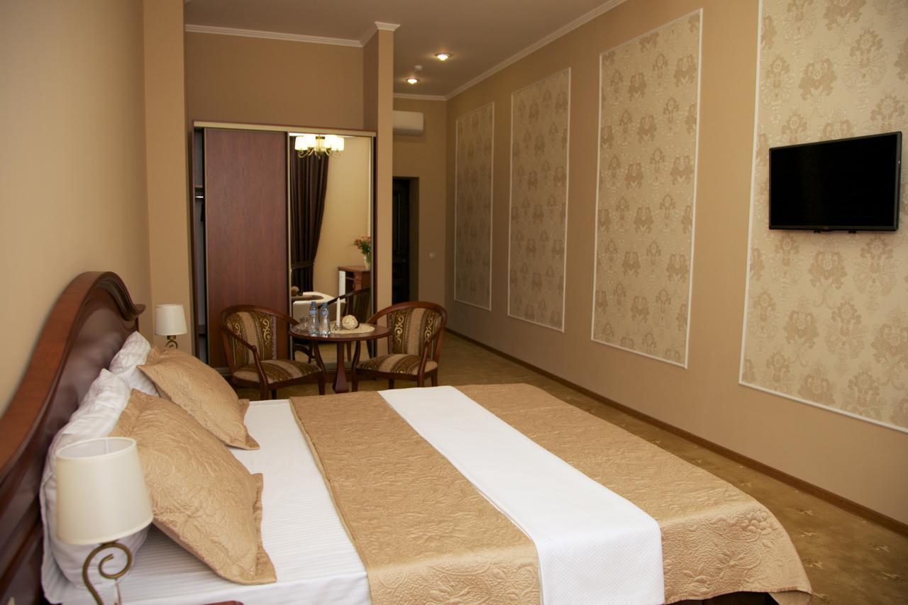 Dioskuria Hotel Sukhumi Bagian luar foto