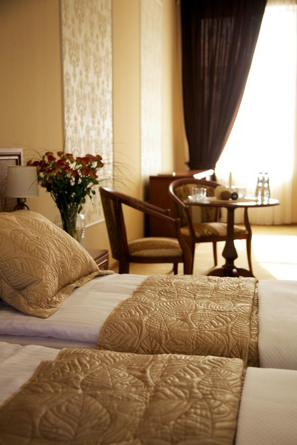 Dioskuria Hotel Sukhumi Bagian luar foto