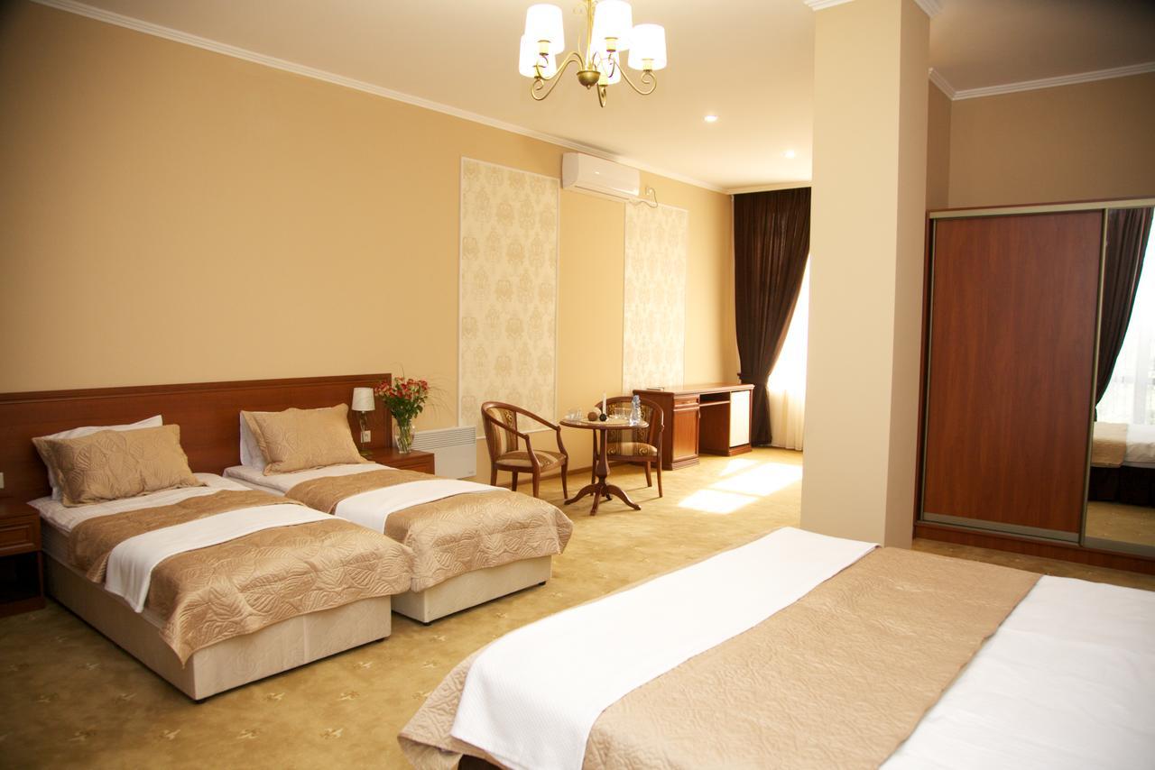 Dioskuria Hotel Sukhumi Bagian luar foto